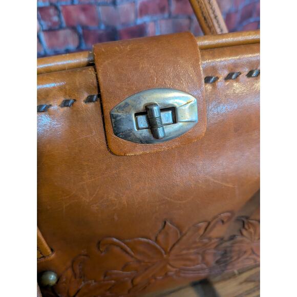 Vintage 70's Embossed Leather Satchel Purse - Picture 4 of 8